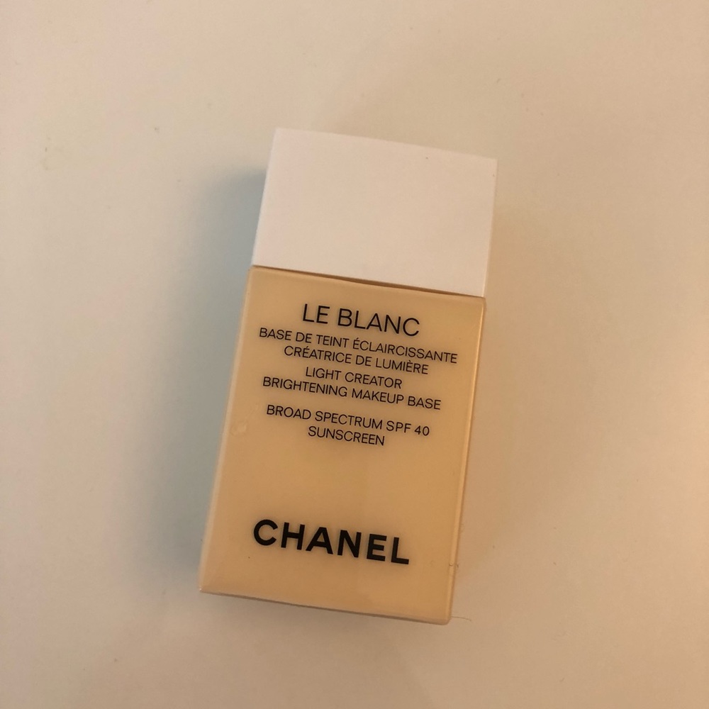 Chanel le blanc make up base
